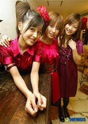 
Niigaki Risa,


Kusumi Koharu,


Takahashi Ai,

