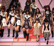 
AKB48,


Itano Tomomi,


Kashiwagi Yuki,


Kojima Haruna,


Maeda Atsuko,


Oshima Yuko,


Shinoda Mariko,


Takahashi Minami,


Watanabe Mayu,

