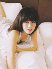 
Maeda Atsuko,


Magazine,

