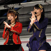 
Michishige Sayumi,


Tanaka Reina,

