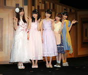 
Fukumura Mizuki,


Iikubo Haruna,


Ishida Ayumi,


Kudo Haruka,


Sayashi Riho,

