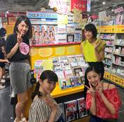 
Akiyama Mao,


Kishimoto Yumeno,


Onoda Saori,


Tanimoto Ami,

