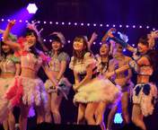 
Fukumura Mizuki,


Iikubo Haruna,


Ishida Ayumi,


Oda Sakura,


Ogata Haruna,


Sashihara Rino,


Sato Masaki,

